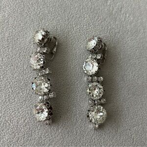 Stunning set of vintage rhinestone clip on earrings